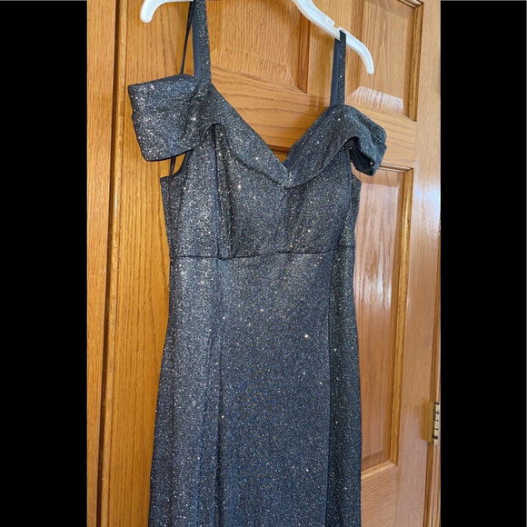 Women’s Formal Dress Sizes 6, 16 R&M Richards Gown Gray Metallic Cold Shoulder - Picture 6 of 6